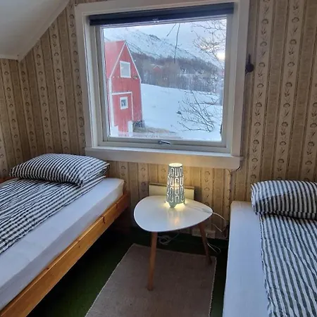 Basecamp Djupvik, Lyngen Alps Panorama Feriehus Engnes