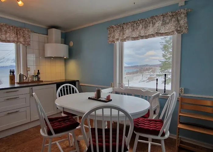 Basecamp Djupvik, Lyngen Alps Panorama Semesterbostad