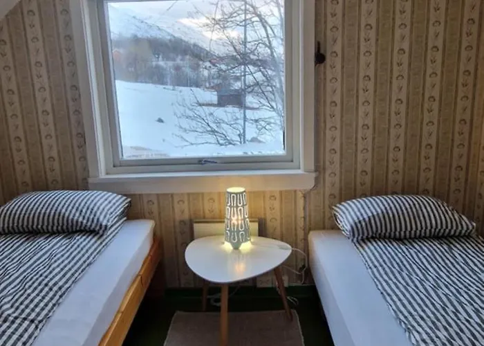 Basecamp Djupvik, Lyngen Alps Panorama *